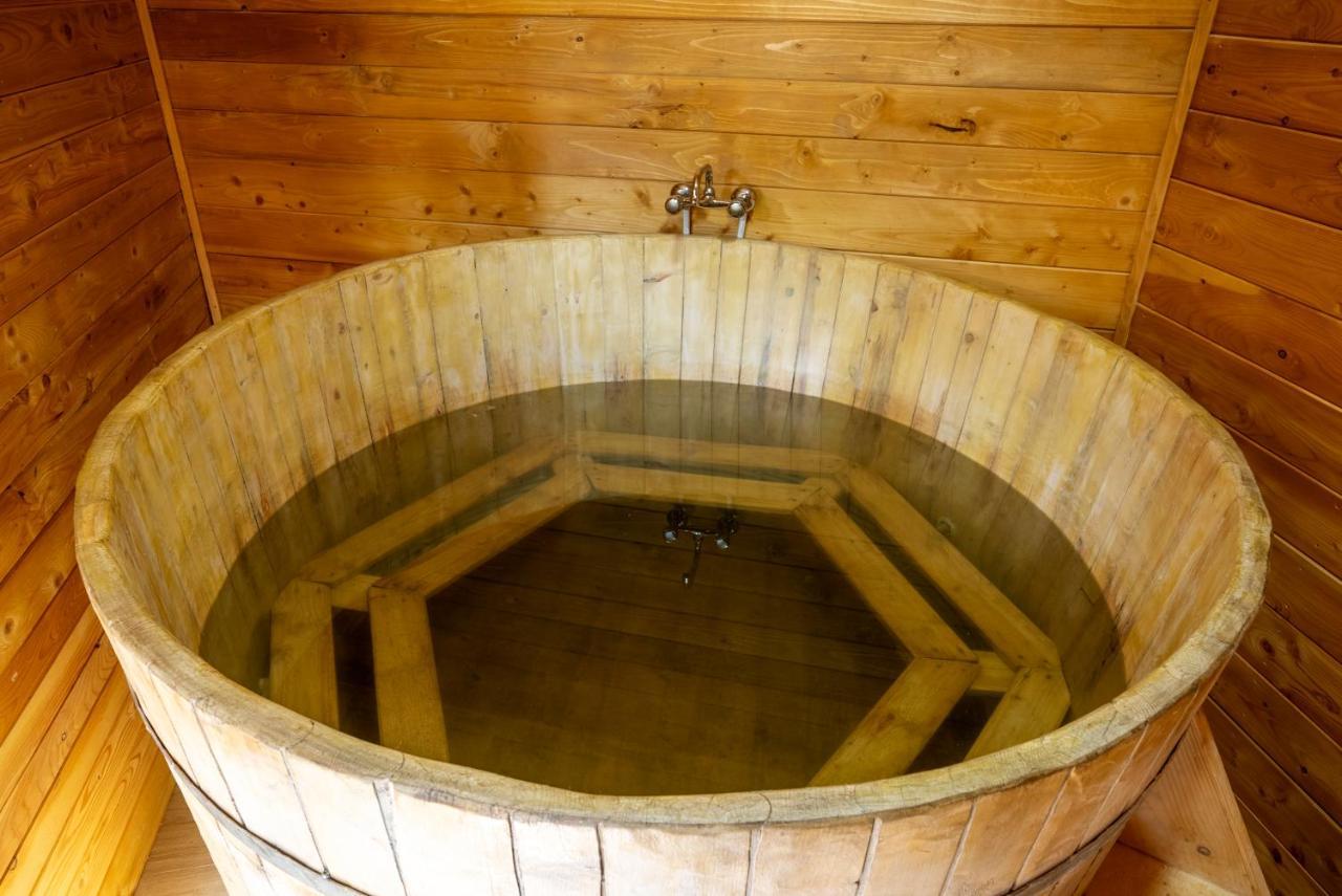 Casa Izvorul Negru Moisei Bed & Breakfast Dış mekan fotoğraf