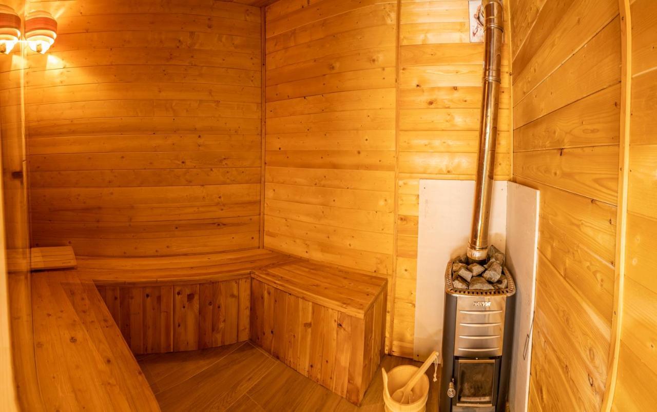Casa Izvorul Negru Moisei Bed & Breakfast Dış mekan fotoğraf