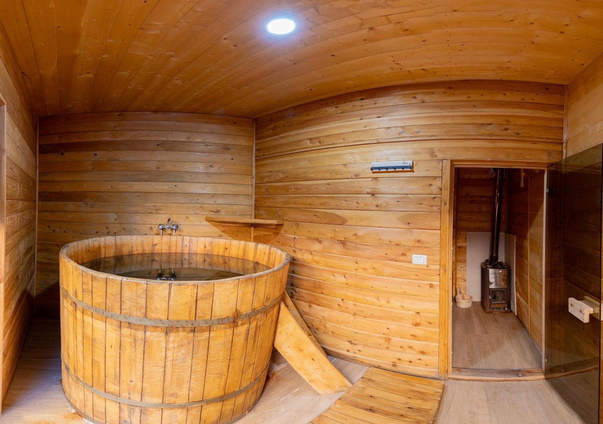 Casa Izvorul Negru Moisei Bed & Breakfast Dış mekan fotoğraf